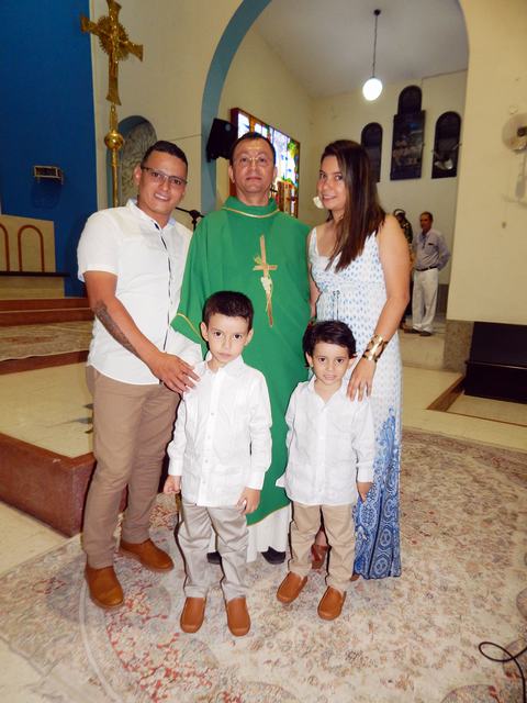 Edwin Cachaya, párroco Unfencio Prieto, Katherine Álvarez, Edwin Jerónimo Cachaya y Edwin Santiago Cachaya.